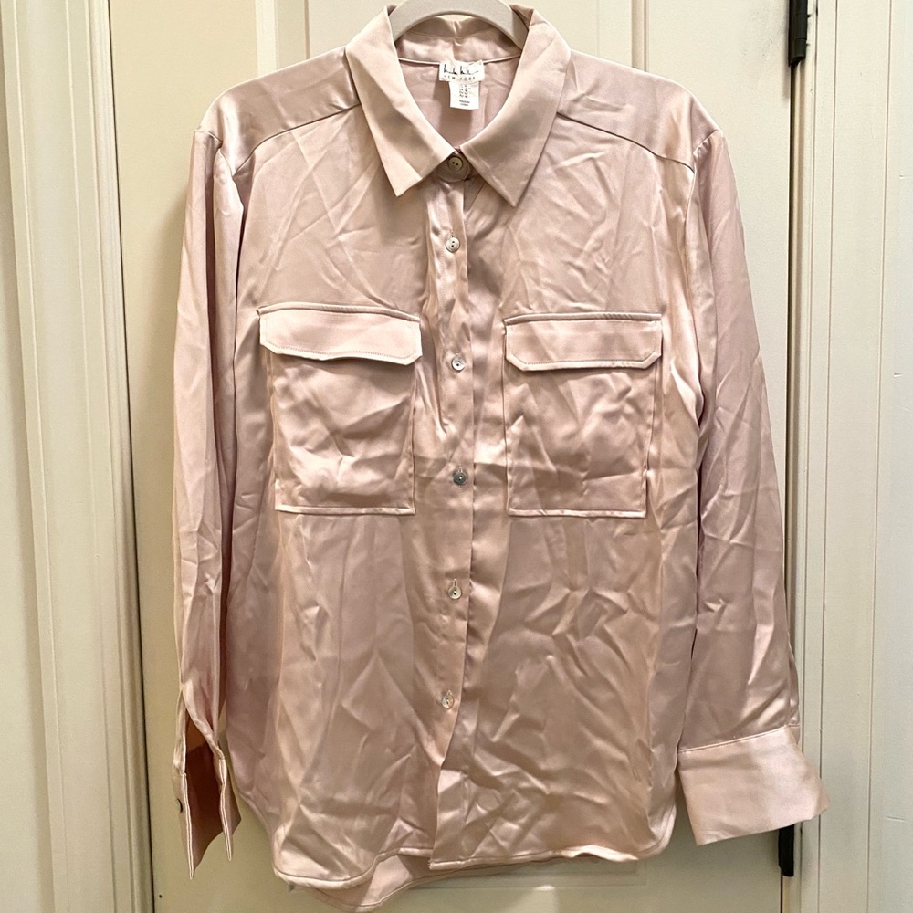 Nicole Miller pale blush pink satin blouse generously sized M NWOT button front
